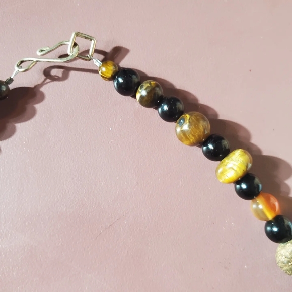 Handmade Multi Stone necklace with agate center piece - Picture 5 of 10